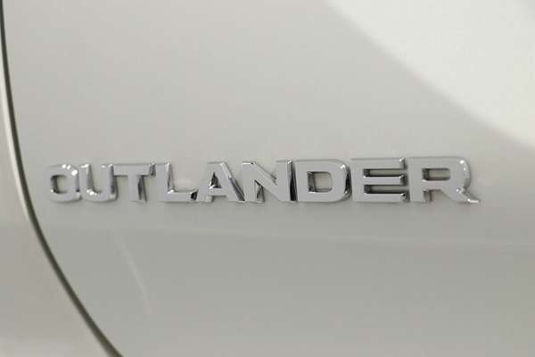 2023 Mitsubishi Outlander ES ZM