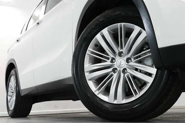 2023 Mitsubishi Outlander ES ZM