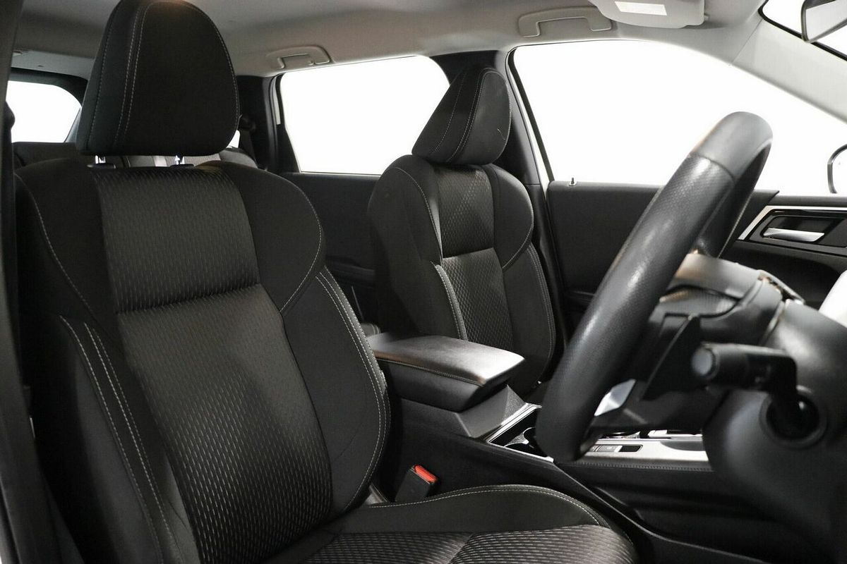 2023 Mitsubishi Outlander ES ZM