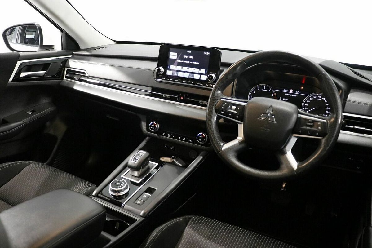 2023 Mitsubishi Outlander ES ZM