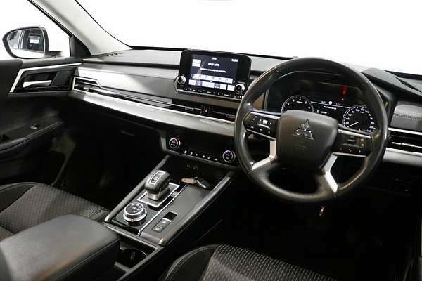 2023 Mitsubishi Outlander ES ZM