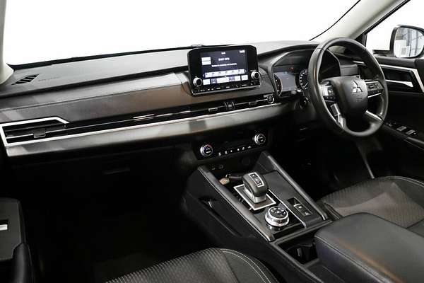 2023 Mitsubishi Outlander ES ZM