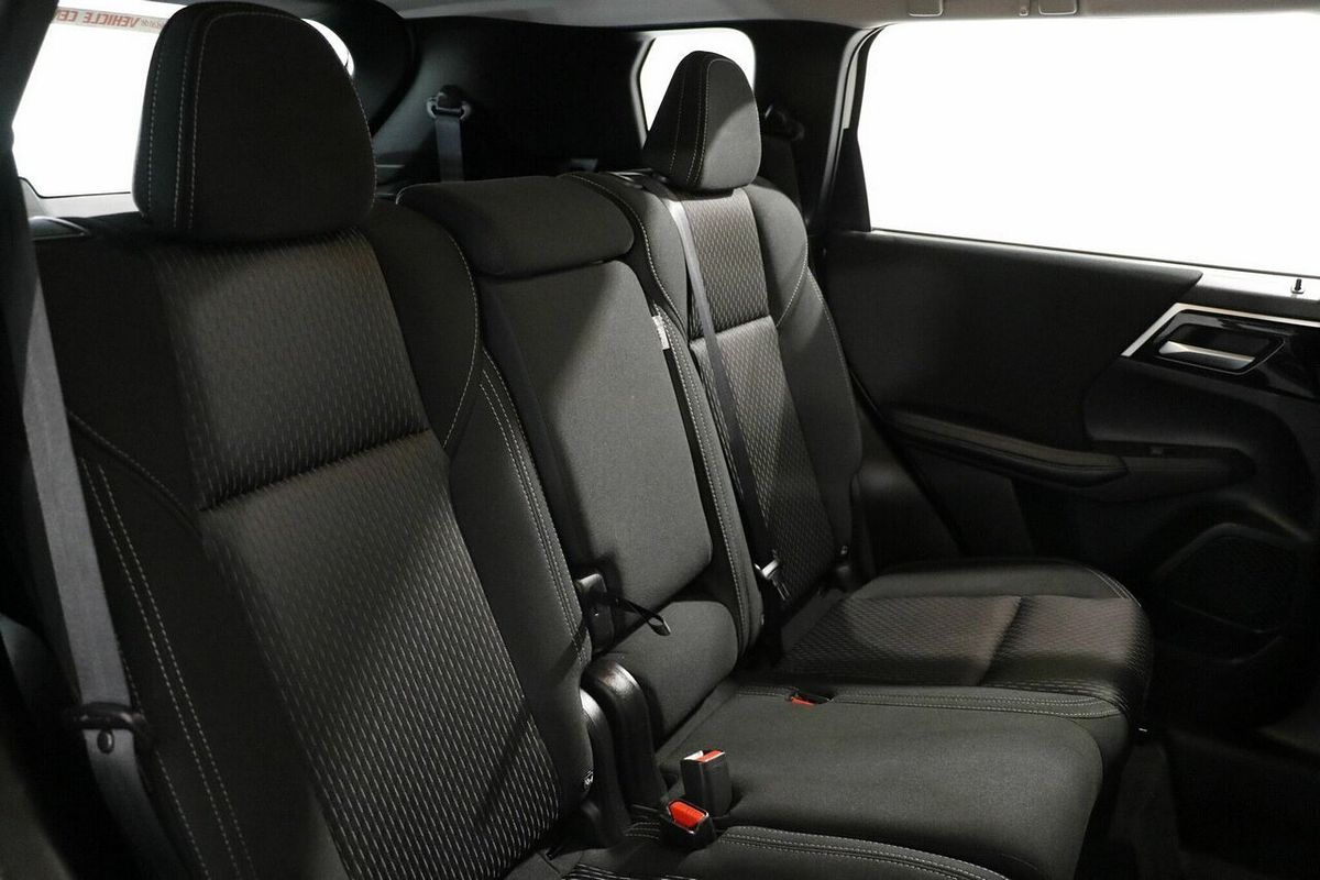 2023 Mitsubishi Outlander ES ZM