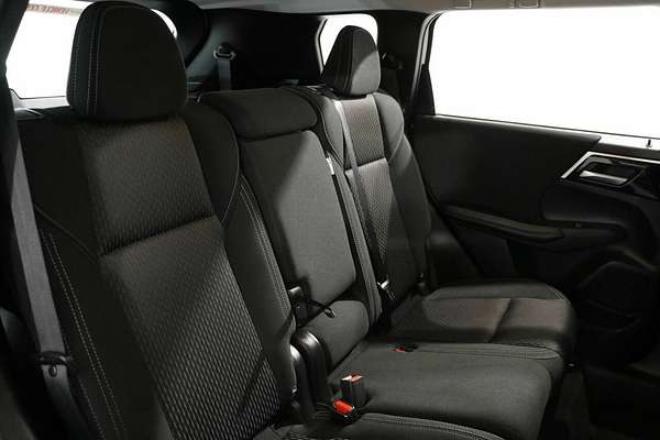 2023 Mitsubishi Outlander ES ZM