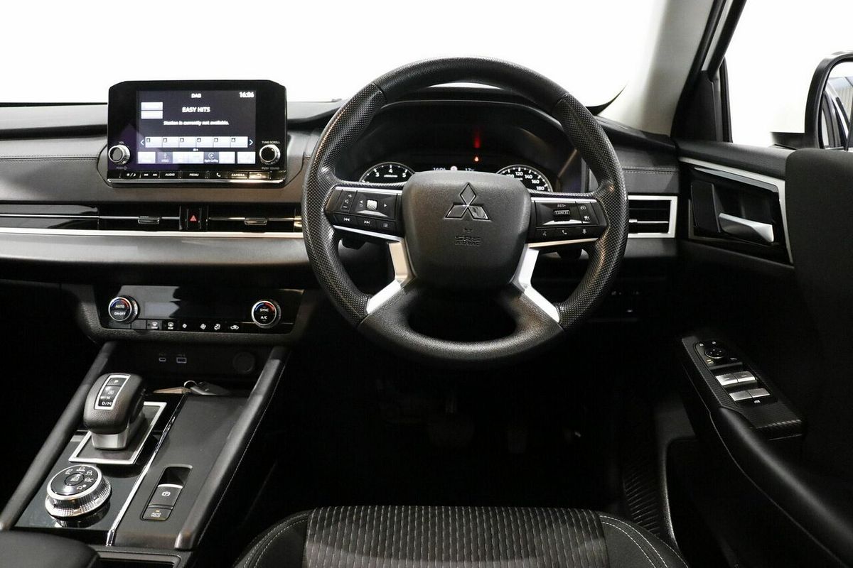 2023 Mitsubishi Outlander ES ZM