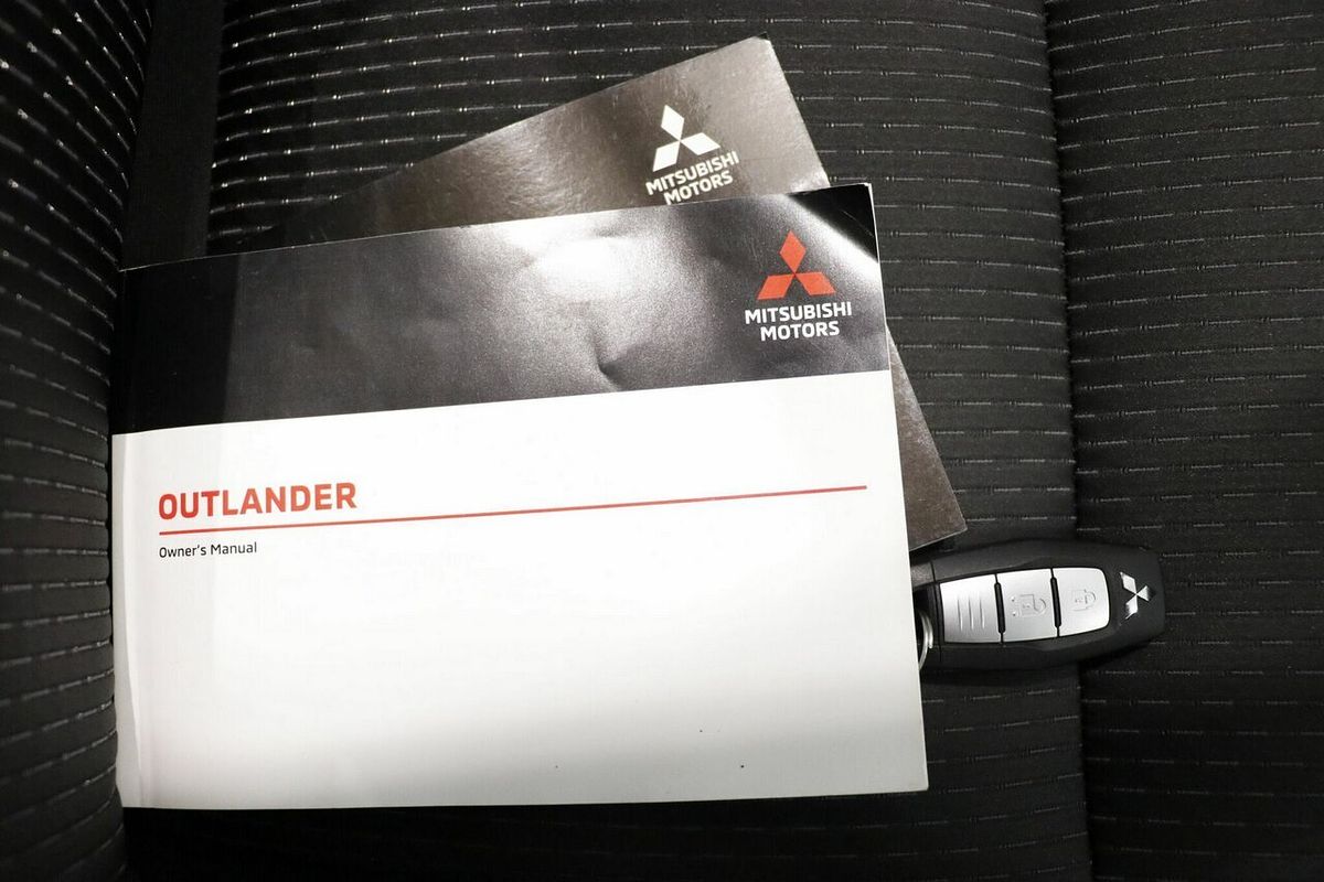2023 Mitsubishi Outlander ES ZM