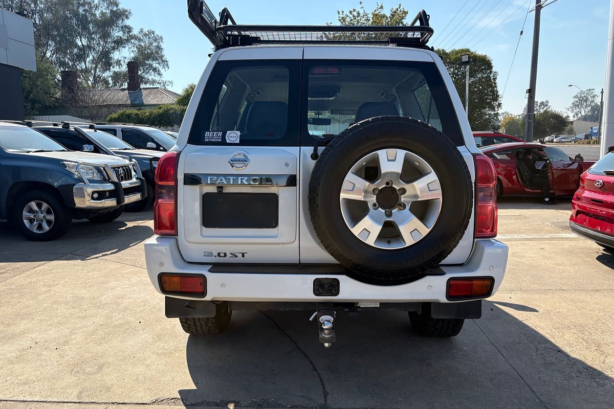 2010 Nissan Patrol ST GU 7