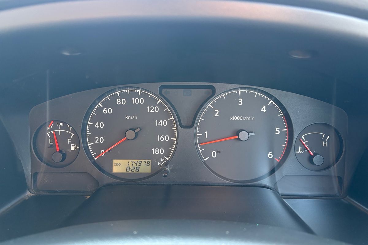 2010 Nissan Patrol ST GU 7