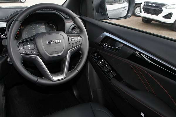2025 Isuzu MU-X X-TERRAIN