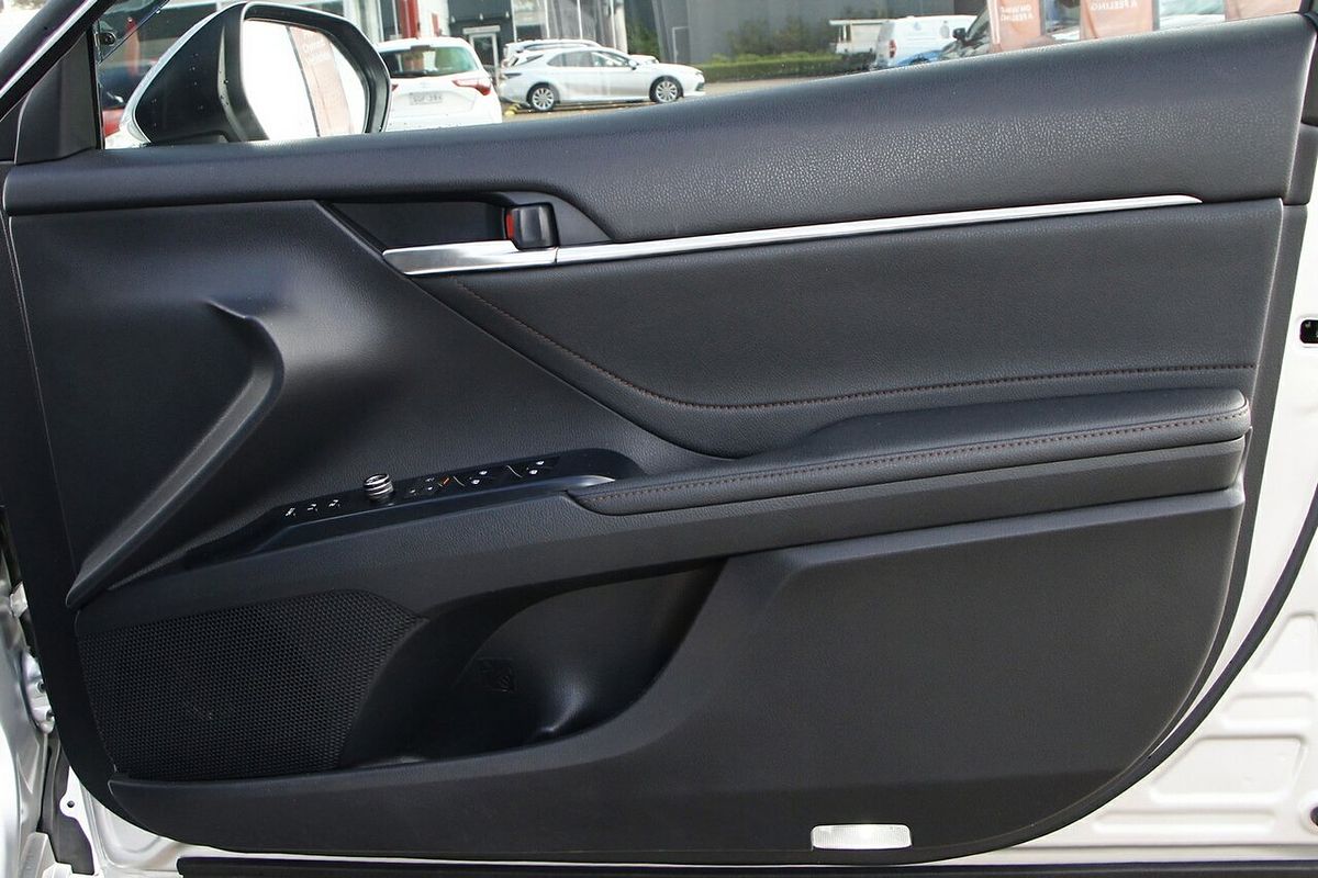 2018 Toyota Camry SL GSV70R