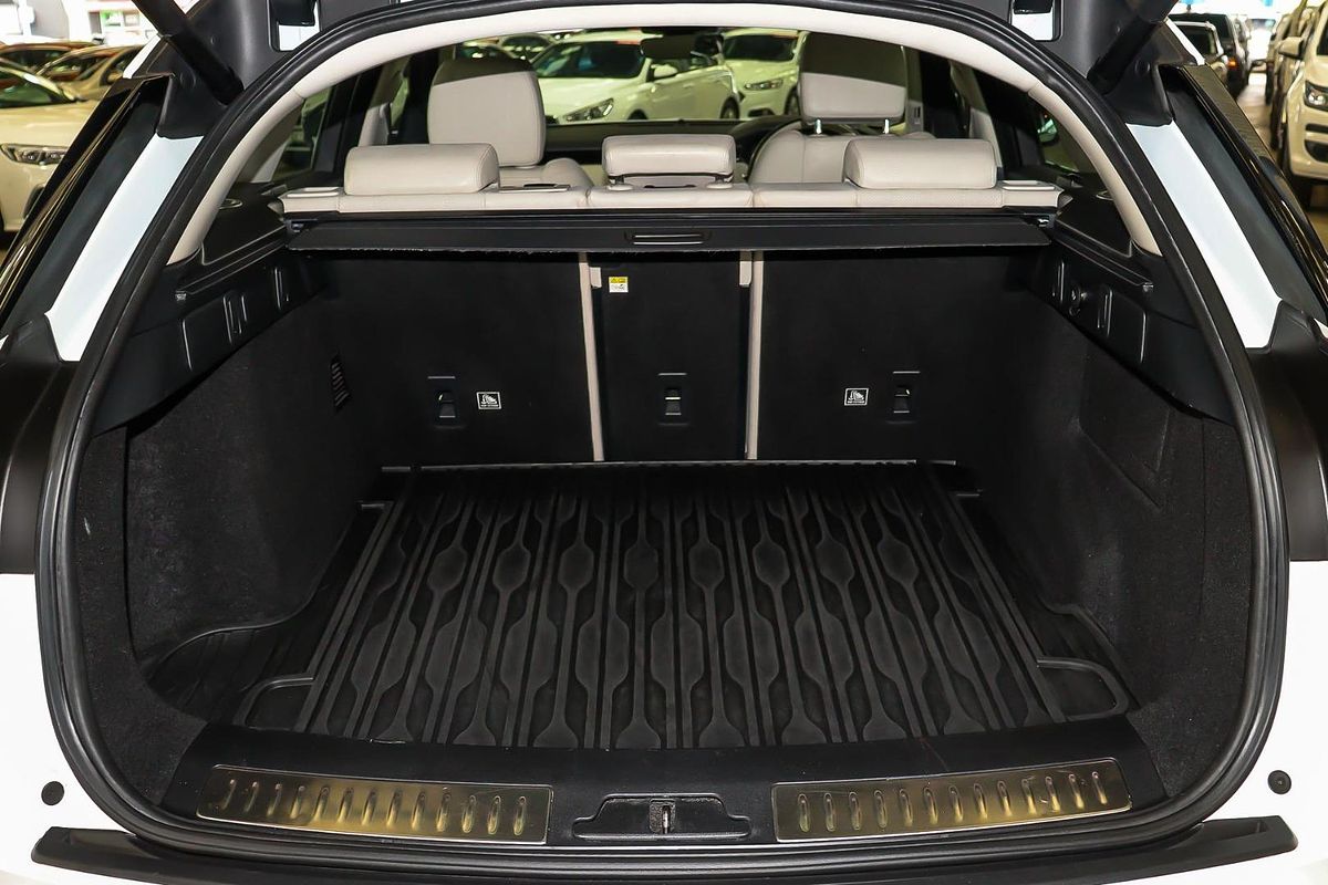 2018 Land Rover Range Rover Velar P250 SE L560
