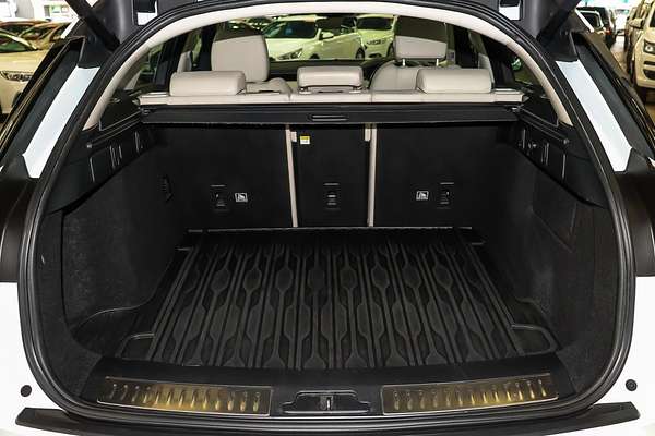 2018 Land Rover Range Rover Velar P250 SE L560