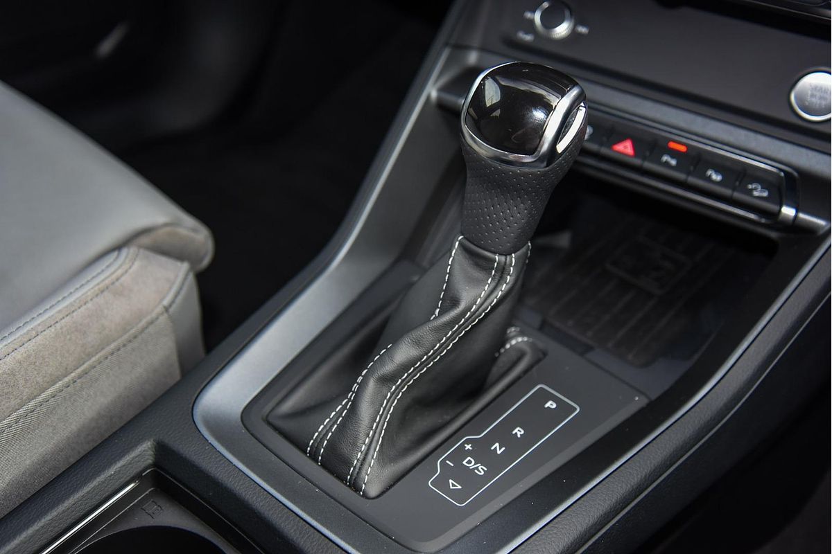 2020 Audi Q3 40 TFSI S line F3