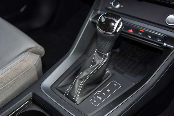 2020 Audi Q3 40 TFSI S line F3