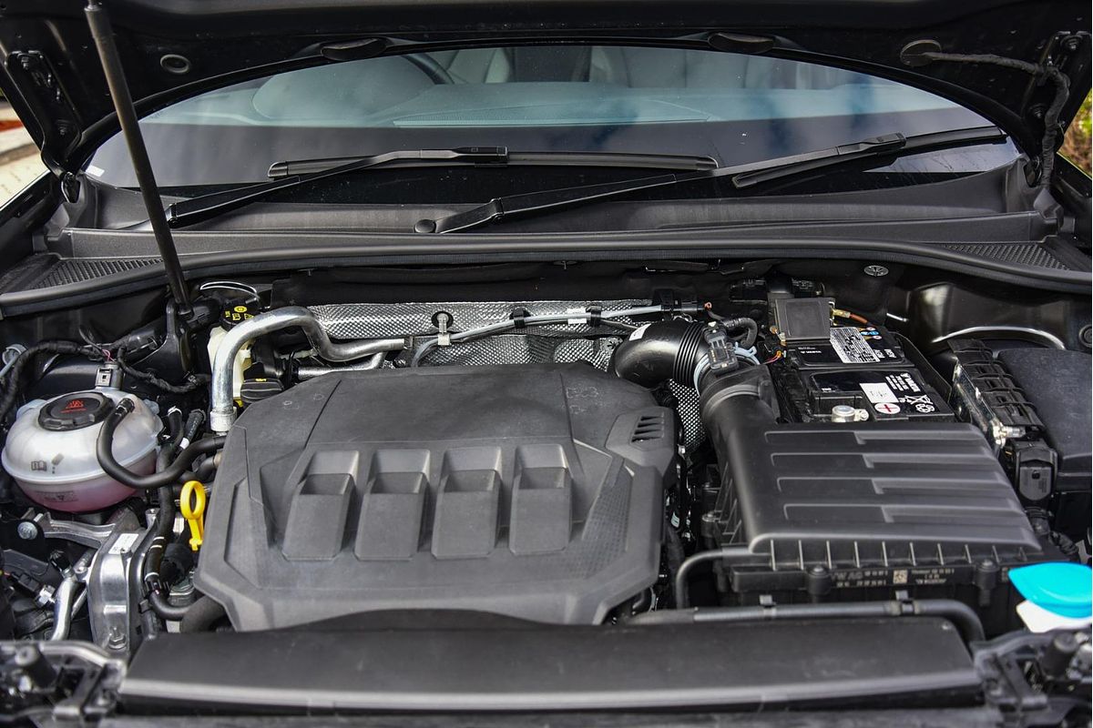 2020 Audi Q3 40 TFSI S line F3