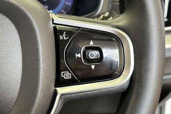 2023 Volvo V60 Cross Country Ultimate B5 Bright