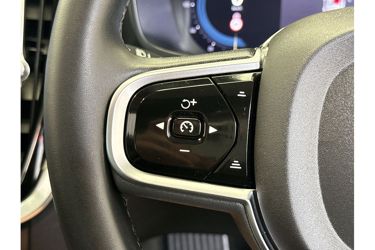 2023 Volvo V60 Cross Country Ultimate B5 Bright