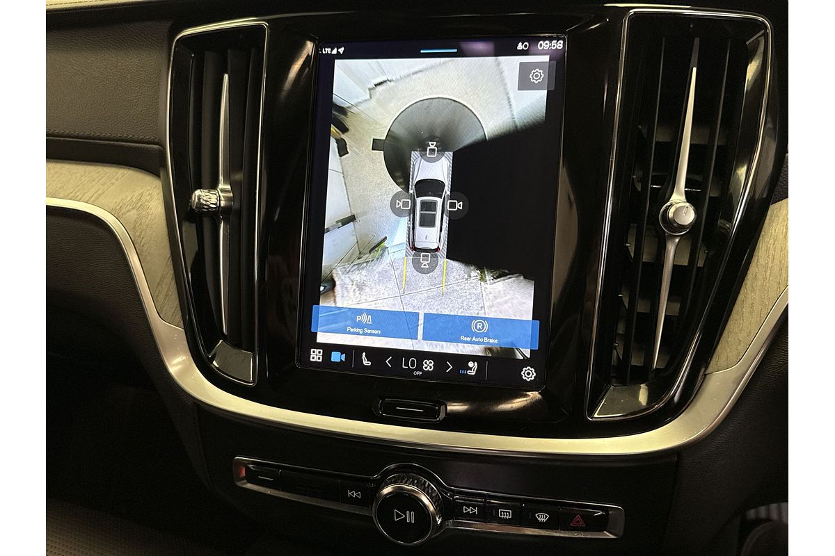 2023 Volvo V60 Cross Country Ultimate B5 Bright