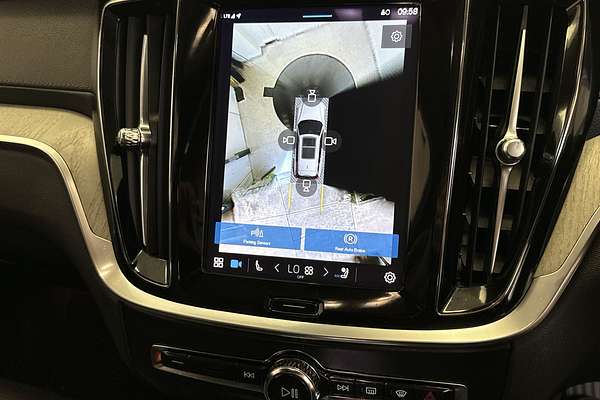 2023 Volvo V60 Cross Country Ultimate B5 Bright
