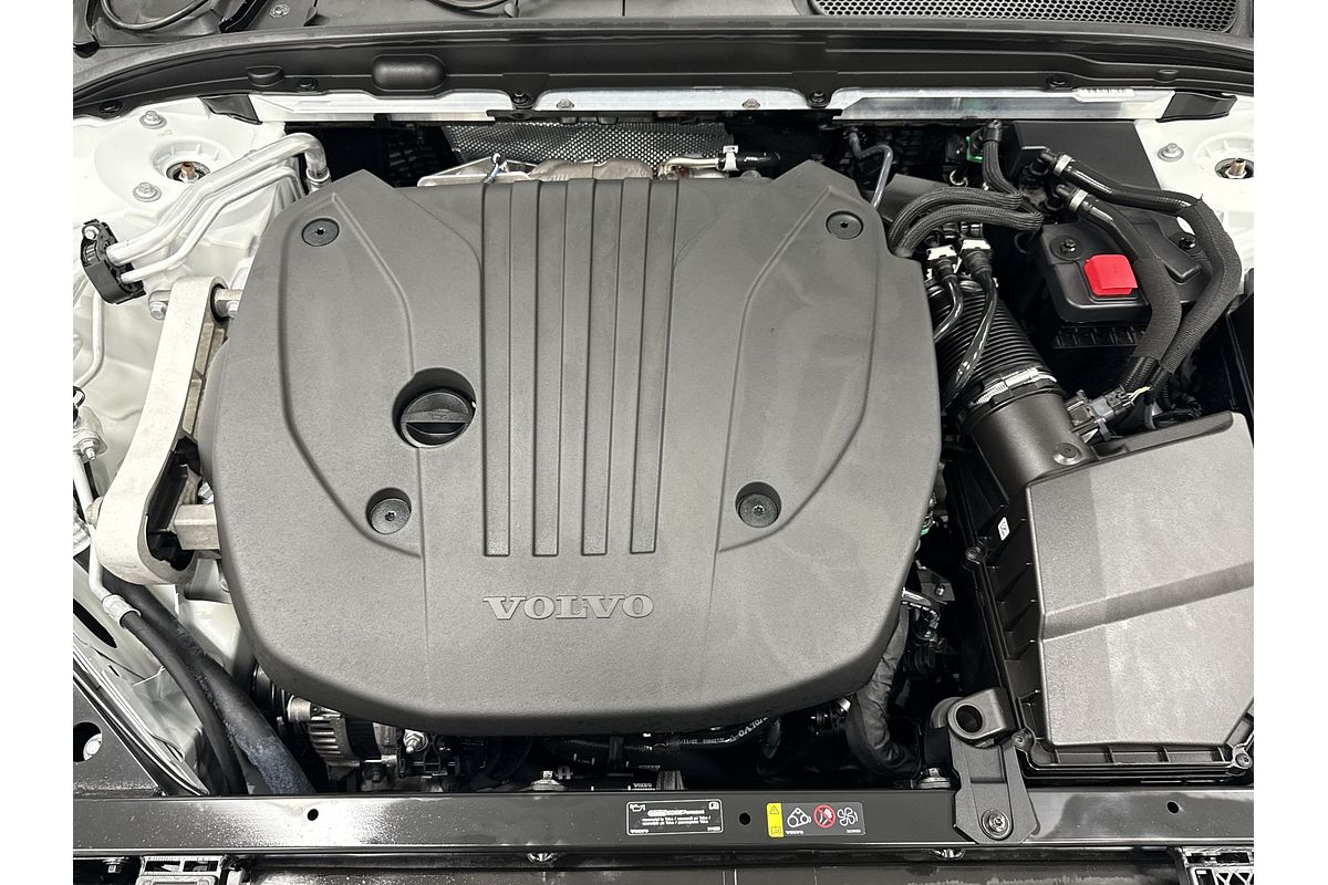 2023 Volvo V60 Cross Country Ultimate B5 Bright