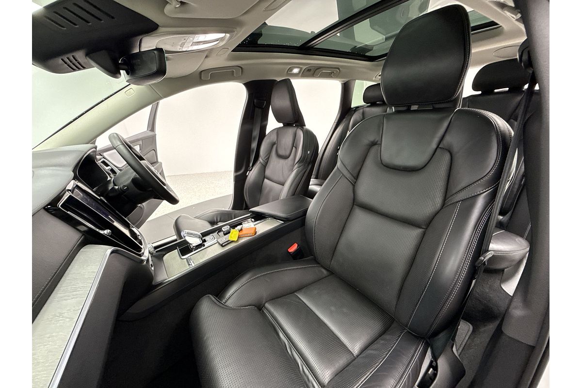 2023 Volvo V60 Cross Country Ultimate B5 Bright