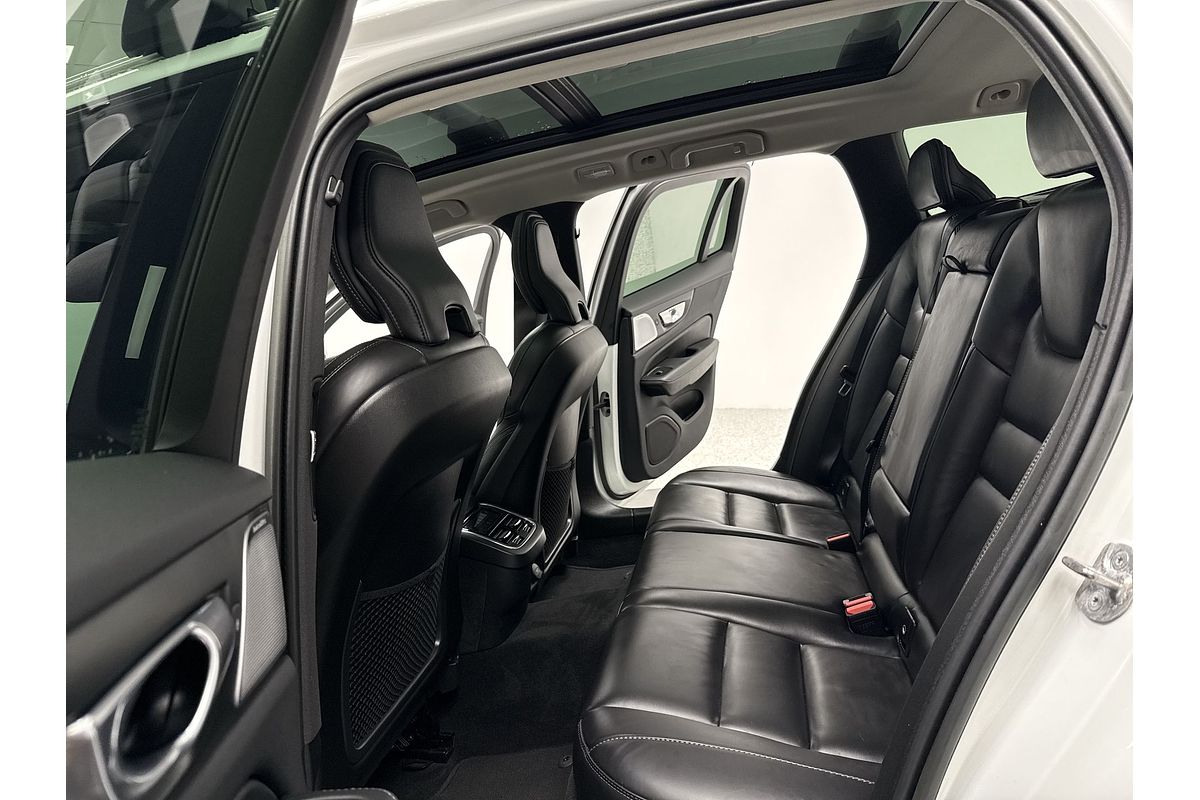 2023 Volvo V60 Cross Country Ultimate B5 Bright