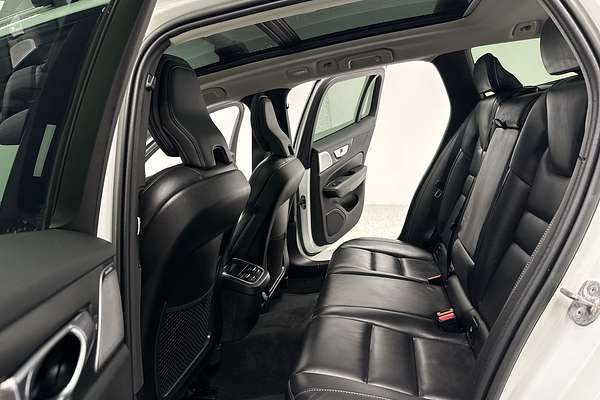 2023 Volvo V60 Cross Country Ultimate B5 Bright
