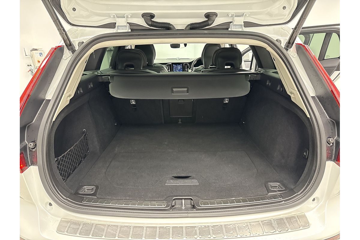 2023 Volvo V60 Cross Country Ultimate B5 Bright