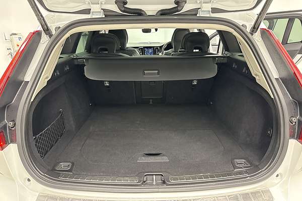 2023 Volvo V60 Cross Country Ultimate B5 Bright