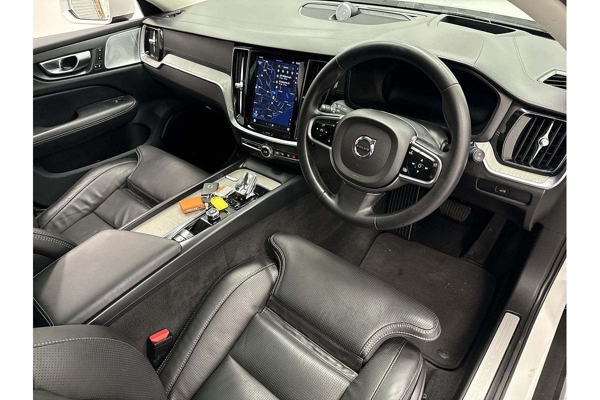 2023 Volvo V60 Cross Country Ultimate B5 Bright