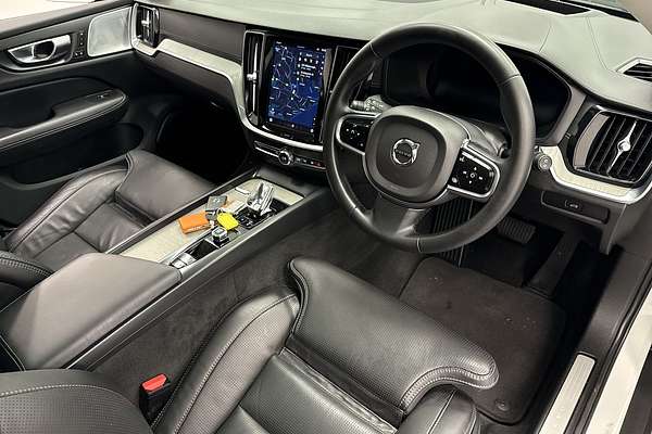 2023 Volvo V60 Cross Country Ultimate B5 Bright