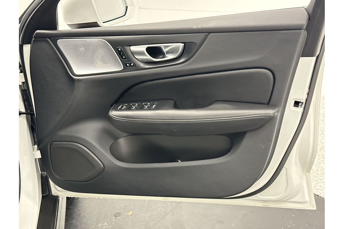 2023 Volvo V60 Cross Country Ultimate B5 Bright
