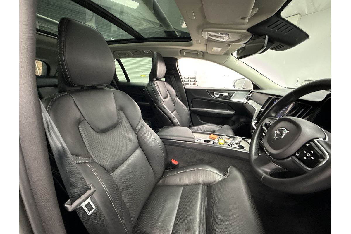 2023 Volvo V60 Cross Country Ultimate B5 Bright