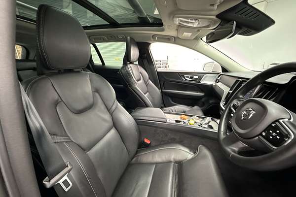 2023 Volvo V60 Cross Country Ultimate B5 Bright