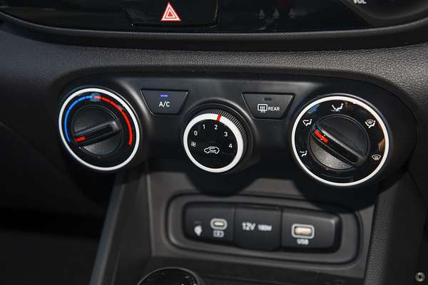 2025 Hyundai Venue Active QX.V5