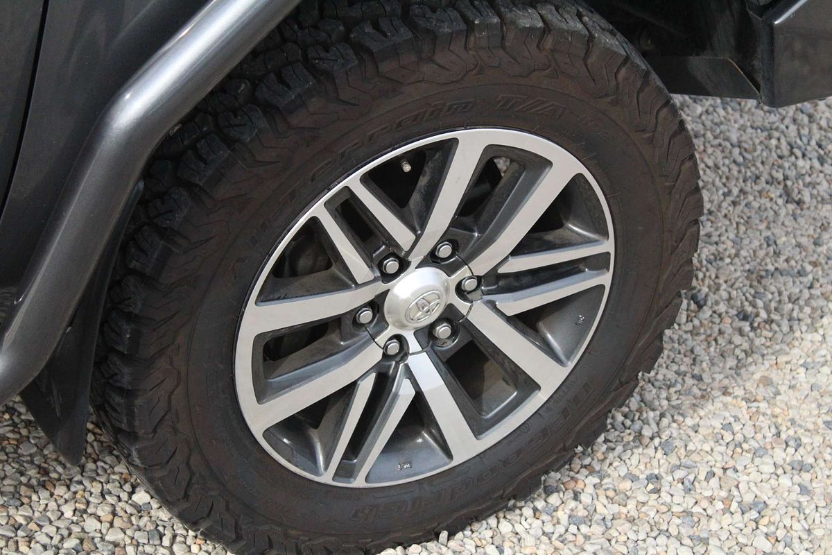 2020 Toyota Hilux SR5 GUN126R 4X4