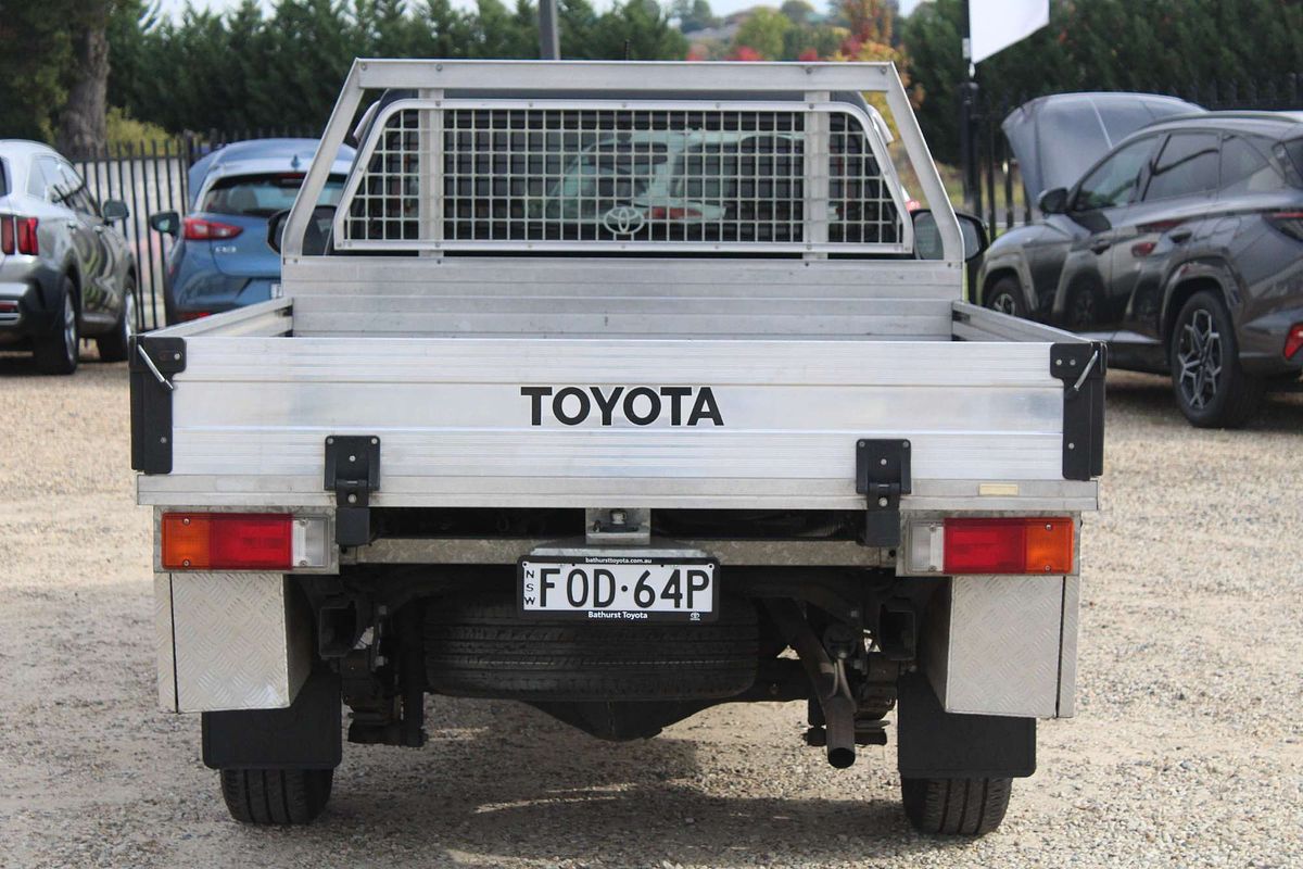 2017 Toyota Hilux Workmate TGN121R Rear Wheel Drive
