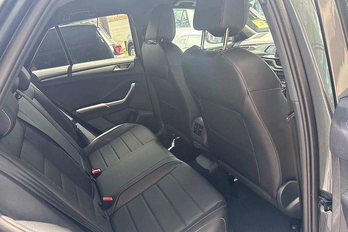 2024 Volkswagen T-Roc 140TSI R-Line D11