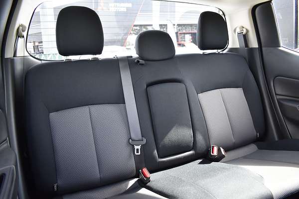 2024 Mitsubishi Triton GLX MR 4X4