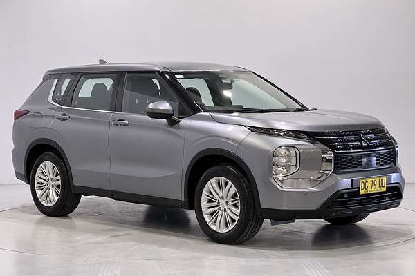 2023 Mitsubishi Outlander ES ZM