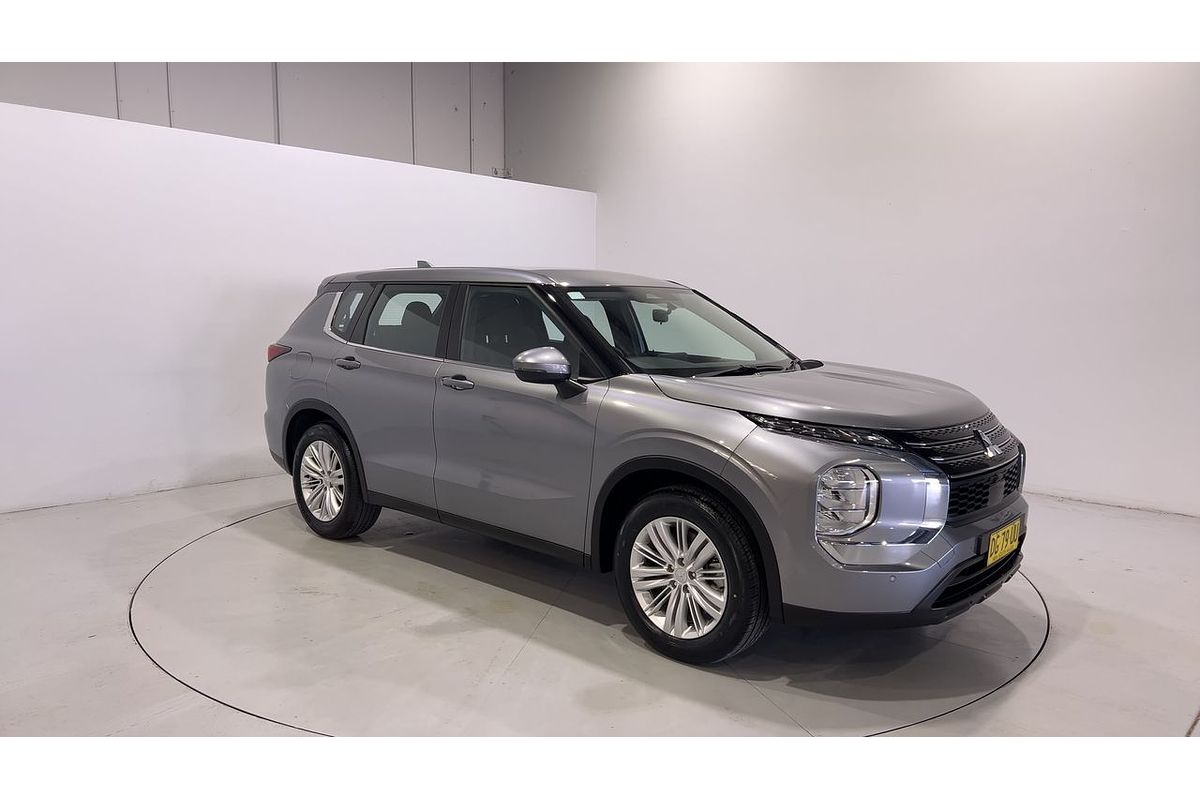 2023 Mitsubishi Outlander ES ZM