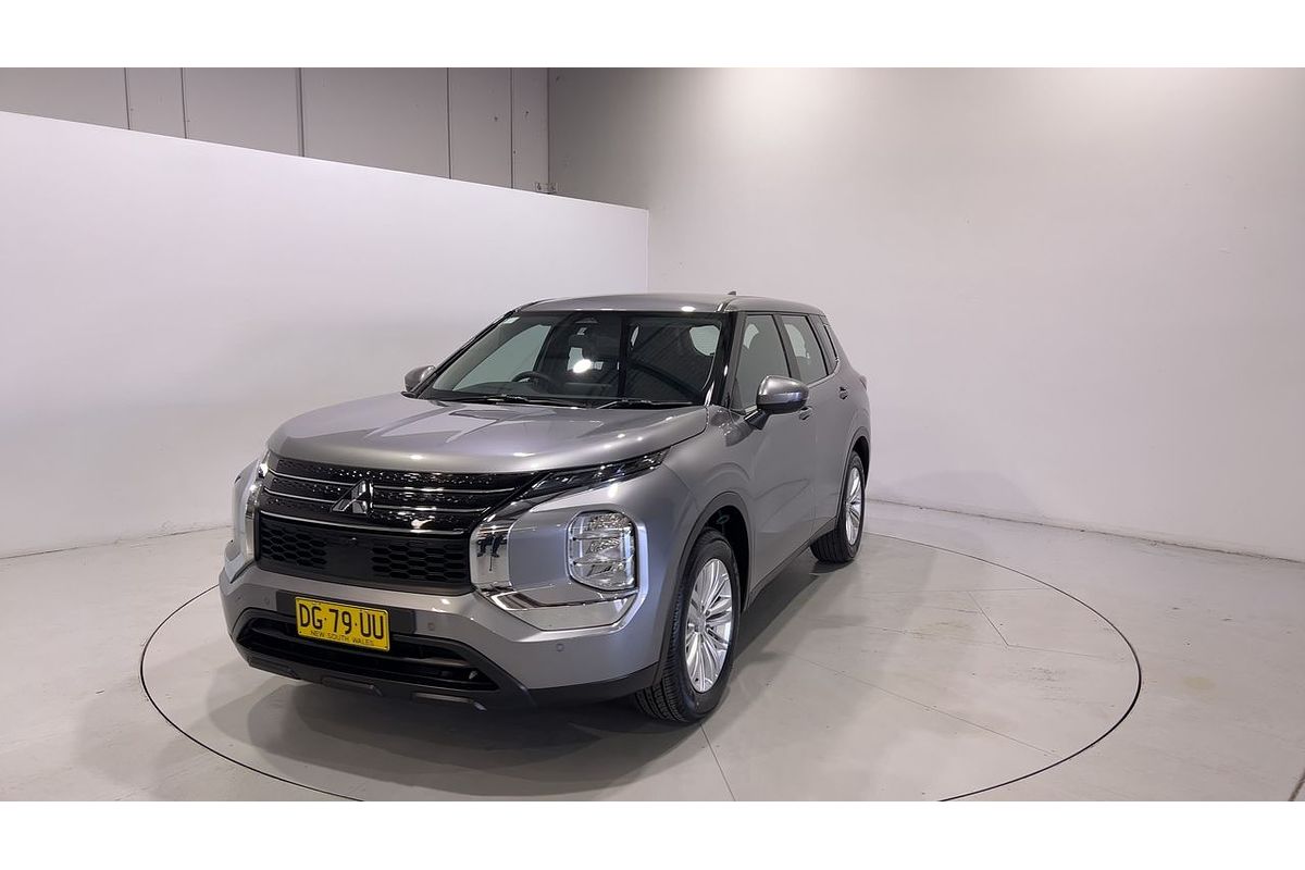 2023 Mitsubishi Outlander ES ZM