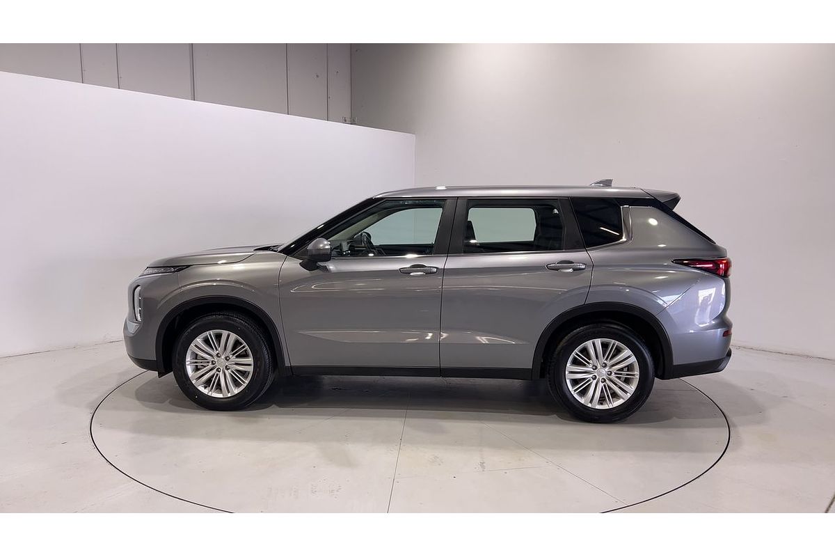 2023 Mitsubishi Outlander ES ZM