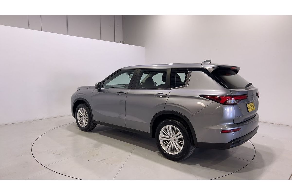 2023 Mitsubishi Outlander ES ZM