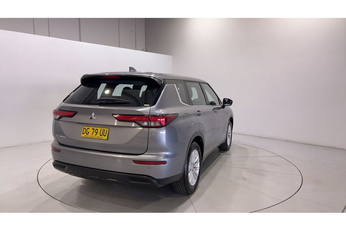 2023 Mitsubishi Outlander ES ZM