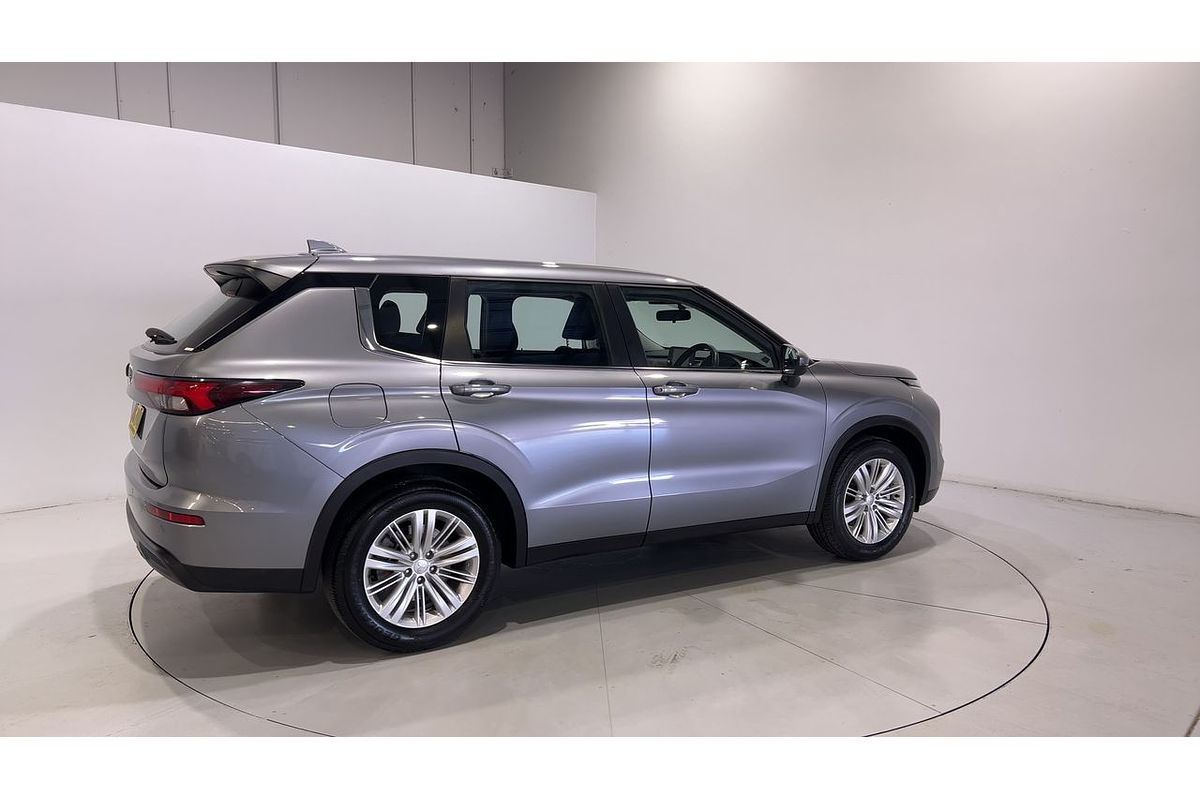 2023 Mitsubishi Outlander ES ZM