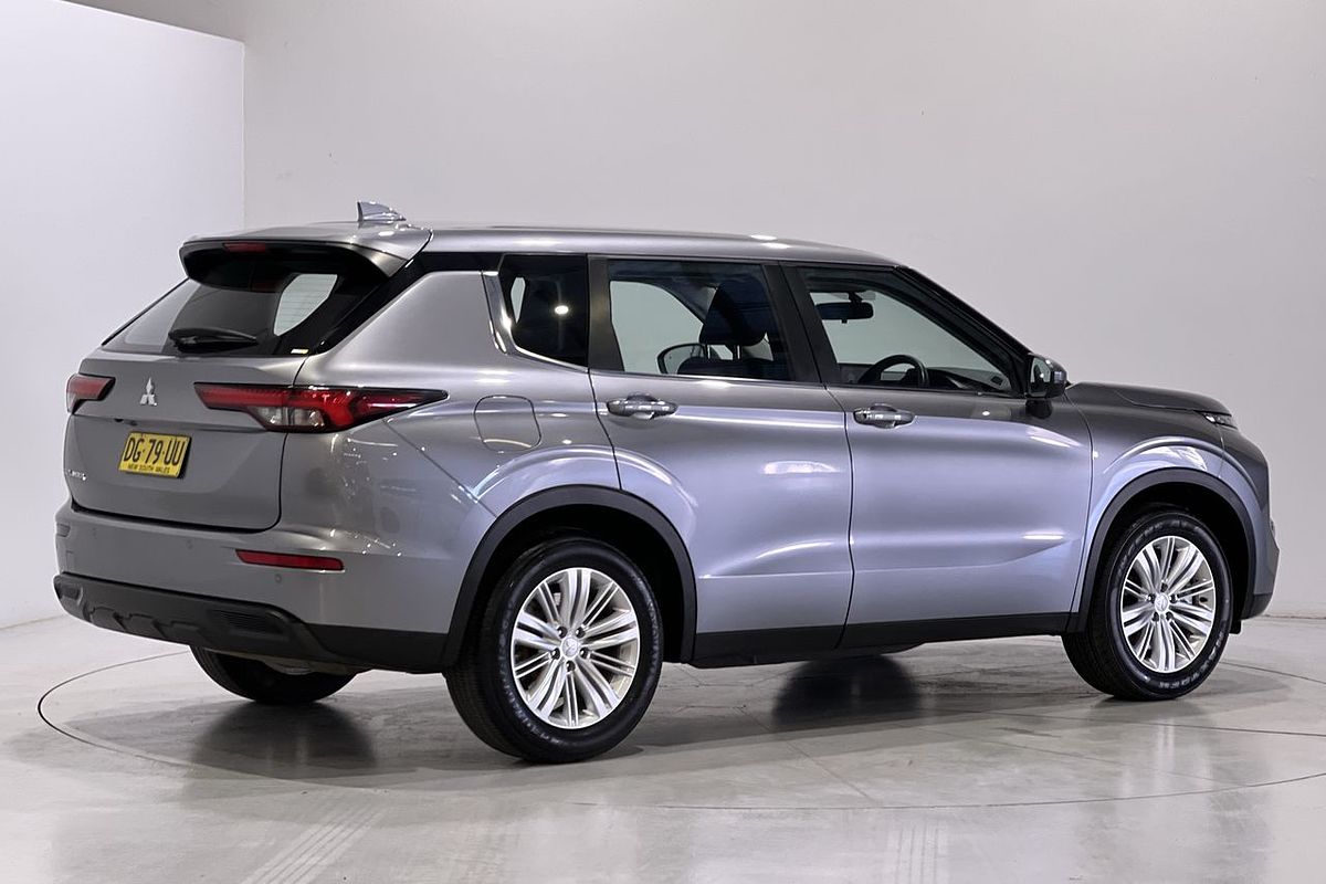 2023 Mitsubishi Outlander ES ZM