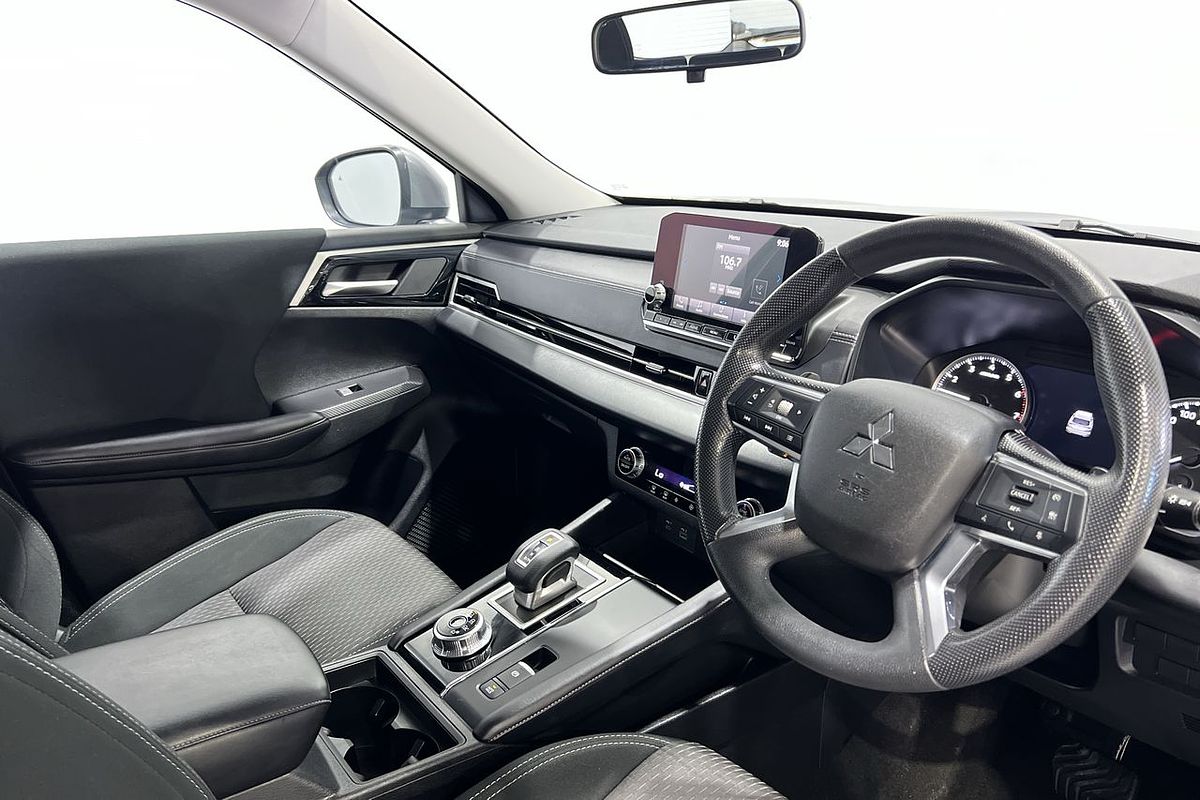2023 Mitsubishi Outlander ES ZM