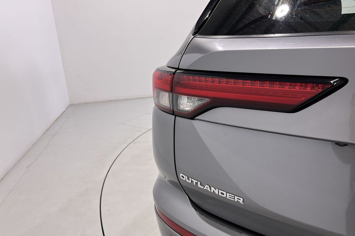 2023 Mitsubishi Outlander ES ZM