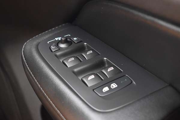 2024 Volvo S60 Ultimate B5 Bright